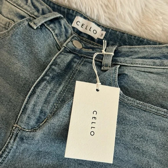 NWT CELLO high rise distress crop jeans sizes 3,5,7 and 13 - Picture 2 of 5